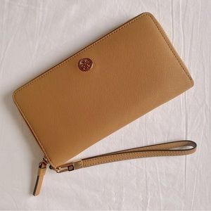 SOLD trade- Tory Burch wallet